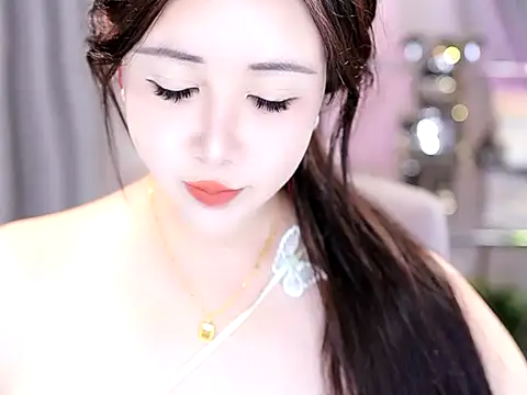 Qiaoqiao  online show from 10/18/25, 07:10