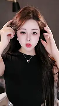 Qiaoqiao  online show from 10/25/25, 09:41