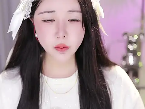 Qiaoqiao  online show from 10/07/25, 04:57