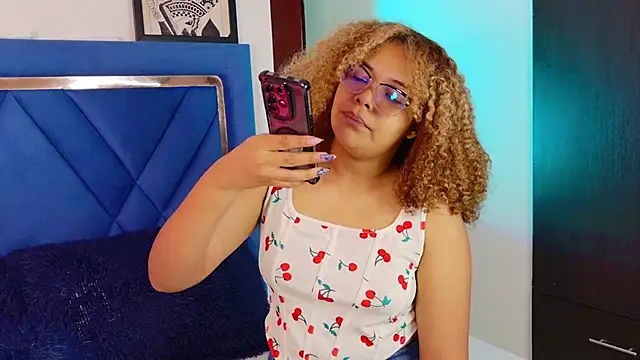 NiaColusi online show from 02/13/26, 02:50