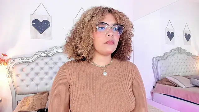 NiaColusi online show from 01/13/26, 08:13