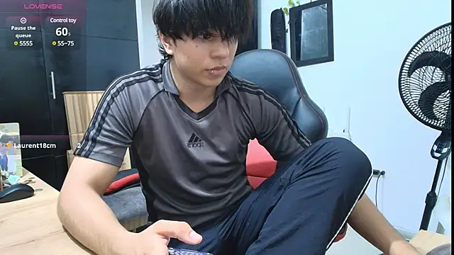 Snapshot of Haruto2001 chatting on 12/03/24, 02:42 Haruto2001 online show from 12/03/24, 02:42