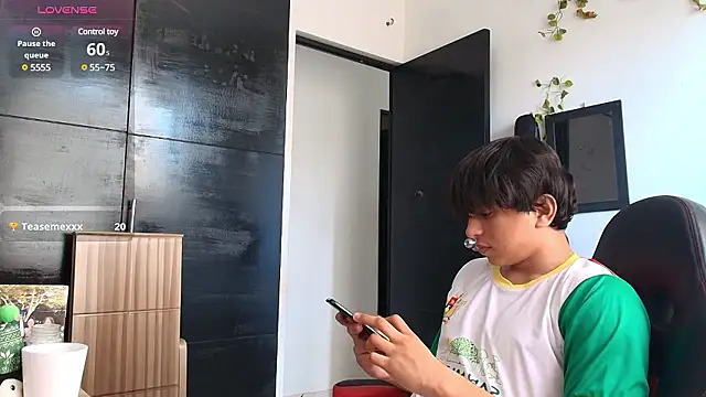 Snapshot of Haruto2001 chatting on 12/02/24, 07:33 Haruto2001 online show from 12/02/24, 07:33