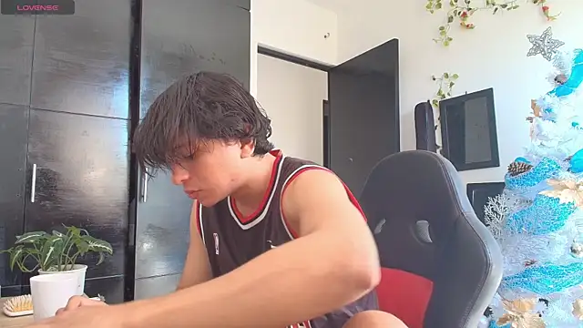 Snapshot of Haruto2001 chatting on 12/26/24, 03:53 Haruto2001 online show from 12/26/24, 03:53