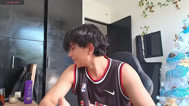 Snapshot of Haruto2001 chatting on 12/16/24, 03:43 Haruto2001 online show from 12/16/24, 03:43