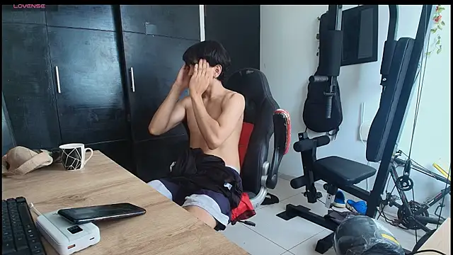 Snapshot of Haruto2001 chatting on 12/16/25, 02:32 Haruto2001 online show from 12/16/25, 02:32