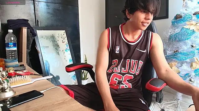 Snapshot of Haruto2001 chatting on 12/15/24, 04:48 Haruto2001 online show from 12/15/24, 04:48