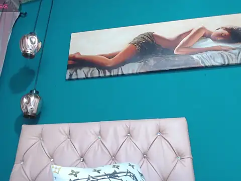 Snapshot of ysabel_sanchez4 chatting on 10/11/25, 10:00 ysabel sanchez4 online show from 10/11/25, 10:00