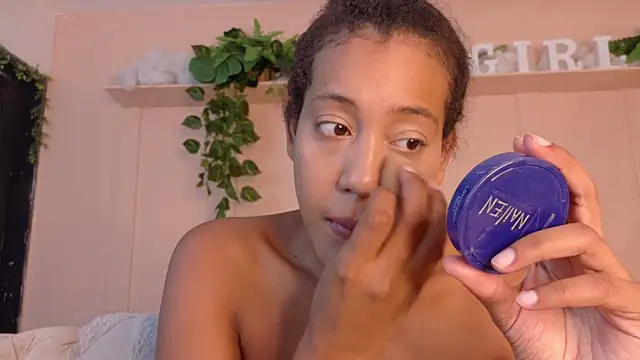 Snapshot of flavia_cruz chatting on 07/19/26, 12:24 flavia cruz online show from 07/19/26, 12:24