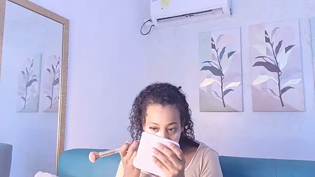 Snapshot of flavia_cruz chatting on 06/16/26, 12:05 flavia cruz online show from 06/16/26, 12:05