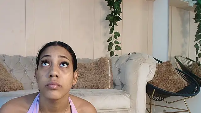 flavia cruz online show from 12/04/25, 07:02