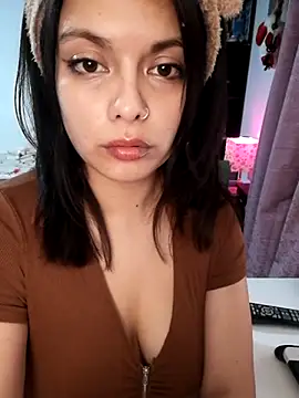 Snapshot of mia__katt chatting on 02/05/25, 06:13 mia katt online show from 02/05/25, 06:13