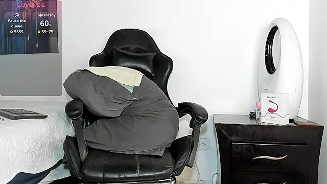 tizziano castillo  online show from 03/07/26, 06:24