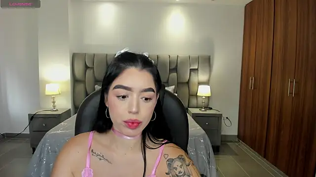 zoee jackson online show from 06/04/26, 07:51