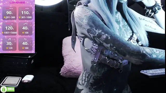 Snapshot of TyphoidMary chatting on 10/29/25, 01:04 TyphoidMary online show from 10/29/25, 01:04