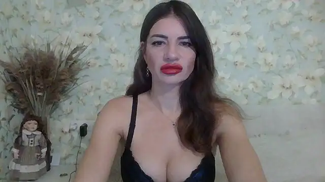 Snapshot of KikoBirds29 chatting on 10/24/25, 04:44 KikoBirds29 online show from 10/24/25, 04:44