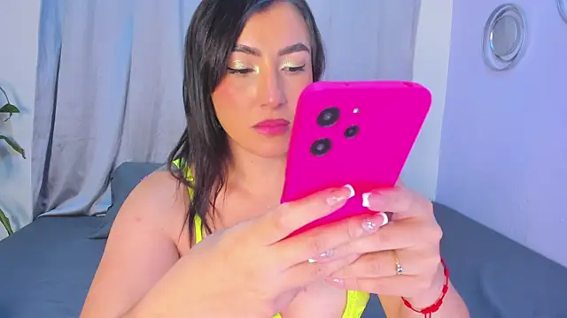 LunaMontiel online show from 10/31/25, 01:24