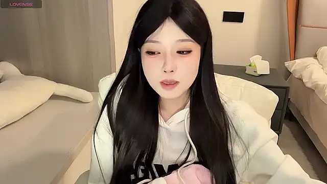 Q-ing online show from 01/01/25, 07:43