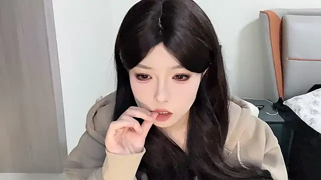 Q-ing online show from 02/24/25, 05:33