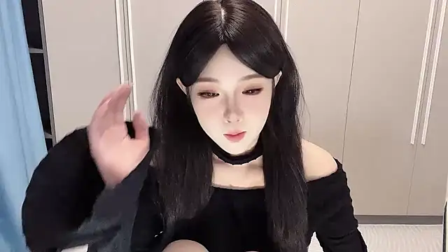 Q-ing online show from 11/03/25, 12:42