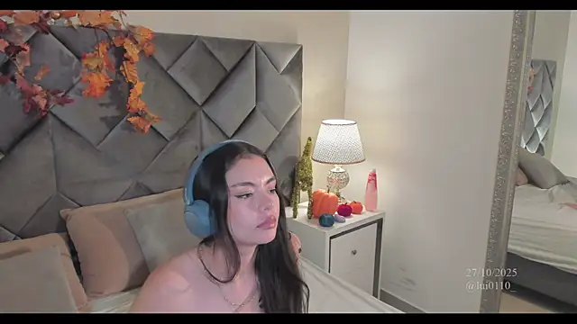 Snapshot of Luisa0110 chatting on 10/27/25, 07:59 Luisa0110 online show from 10/27/25, 07:59