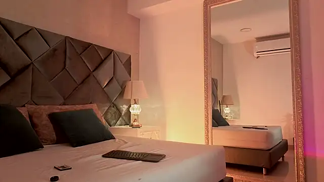 Luisa0110 online show from 04/08/26, 07:26