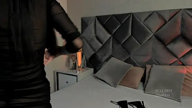 Snapshot of Luisa0110 chatting on 11/22/25, 08:18 Luisa0110 online show from 11/22/25, 08:18