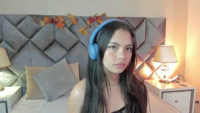 Luisa0110 online show from 10/11/25, 07:15