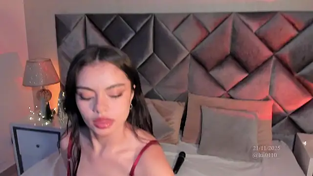 Snapshot of Luisa0110 chatting on 11/21/25, 08:41 Luisa0110 online show from 11/21/25, 08:41