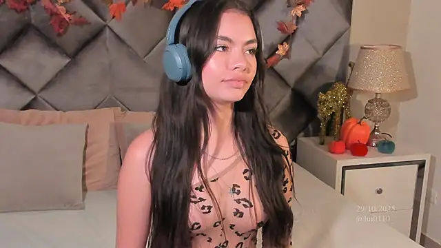 Snapshot of Luisa0110 chatting on 10/29/25, 07:35 Luisa0110 online show from 10/29/25, 07:35