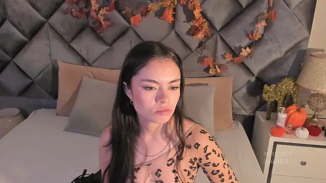 Snapshot of Luisa0110 chatting on 10/31/25, 09:00 Luisa0110 online show from 10/31/25, 09:00