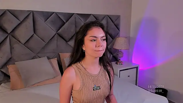 Snapshot of Luisa0110 chatting on 11/14/25, 08:01 Luisa0110 online show from 11/14/25, 08:01