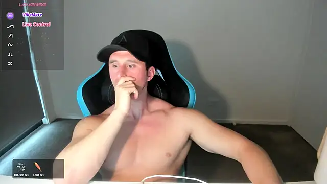 Snapshot of _DownUnderFit_ chatting on 11/02/25, 10:48 DownUnderFit online show from 11/02/25, 10:48