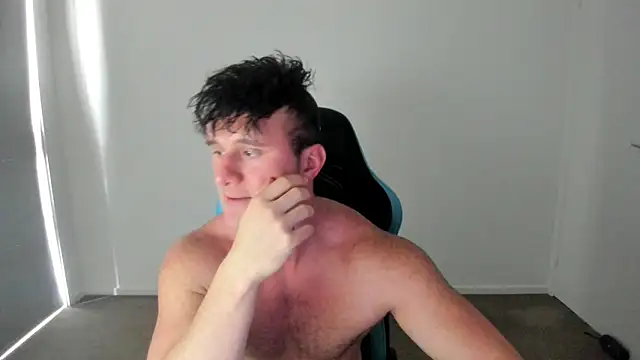 Snapshot of _DownUnderFit_ chatting on 10/27/25, 12:44 DownUnderFit online show from 10/27/25, 12:44