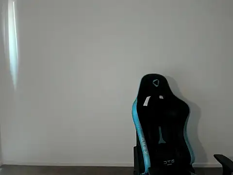 Snapshot of _DownUnderFit_ chatting on 10/28/25, 10:52 DownUnderFit online show from 10/28/25, 10:52