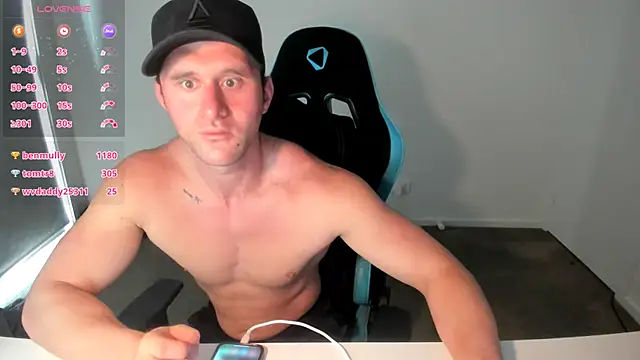 Snapshot of _DownUnderFit_ chatting on 11/04/25, 10:35 DownUnderFit online show from 11/04/25, 10:35