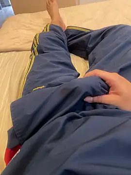 Snapshot of adidas-1995 chatting on 11/17/25, 05:00 adidas-1995 online show from 11/17/25, 05:00