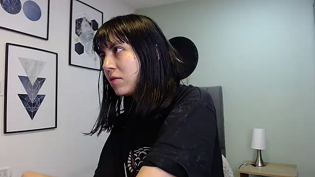 Snapshot of amy_adams1 chatting on 02/12/26, 04:23 amy adams1 online show from 02/12/26, 04:23