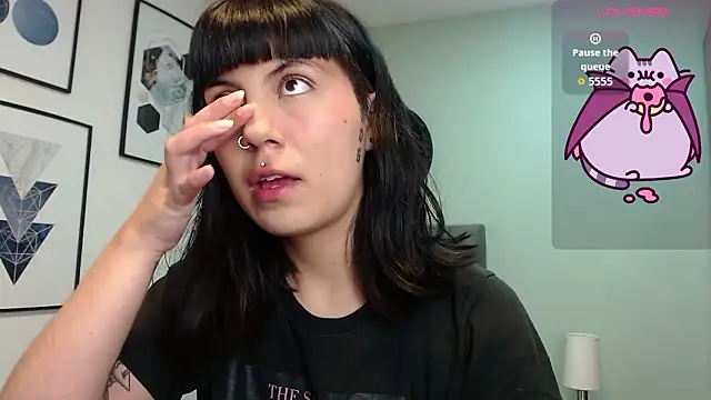 Snapshot of amy_adams1 chatting on 02/13/26, 04:23 amy adams1 online show from 02/13/26, 04:23