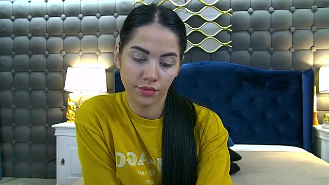 LeyaCass online show from 11/30/25, 03:40