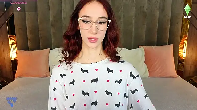 Snapshot of Evelyn_Rush chatting on 10/01/25, 03:27 Evelyn Rush online show from 10/01/25, 03:27