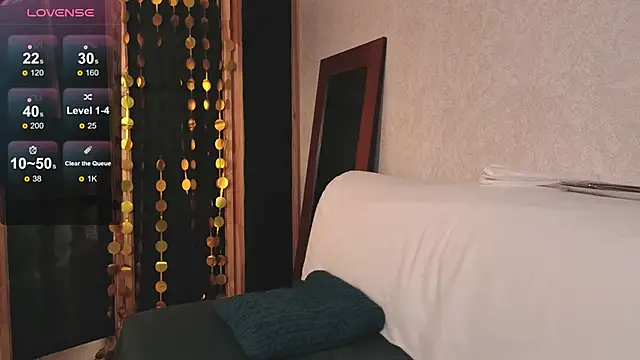 Nora Adamss online show from 12/16/25, 06:39