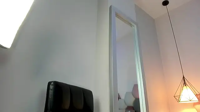 Snapshot of SabrinaWarrenn chatting on 03/10/25, 11:34 SabrinaWarrenn online show from 03/10/25, 11:34