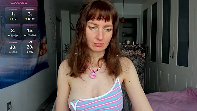 Snapshot of YourSexyNeighbour chatting on 12/14/25, 01:17 YourSexyNeighbour online show from 12/14/25, 01:17