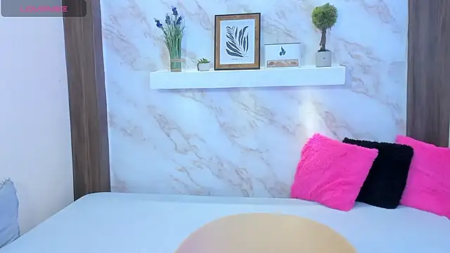 AmyBarton02 online show from 12/14/25, 06:13