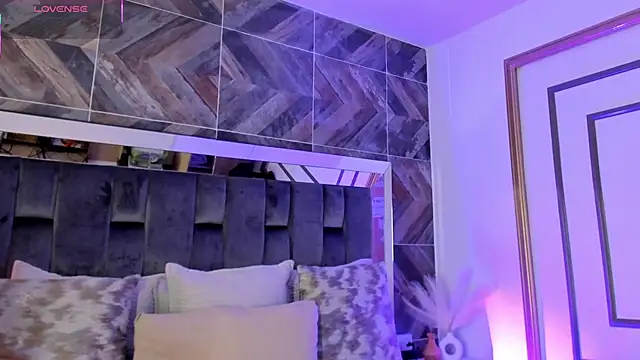 TaniaSmith1 online show from 11/24/25, 11:16