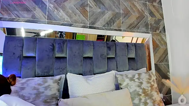 TaniaSmith1 online show from 11/30/25, 04:41