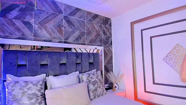 TaniaSmith1 online show from 11/21/25, 11:15