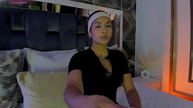 TaniaSmith1 online show from 11/29/25, 11:16