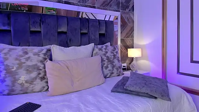 TaniaSmith1 online show from 10/31/25, 11:11